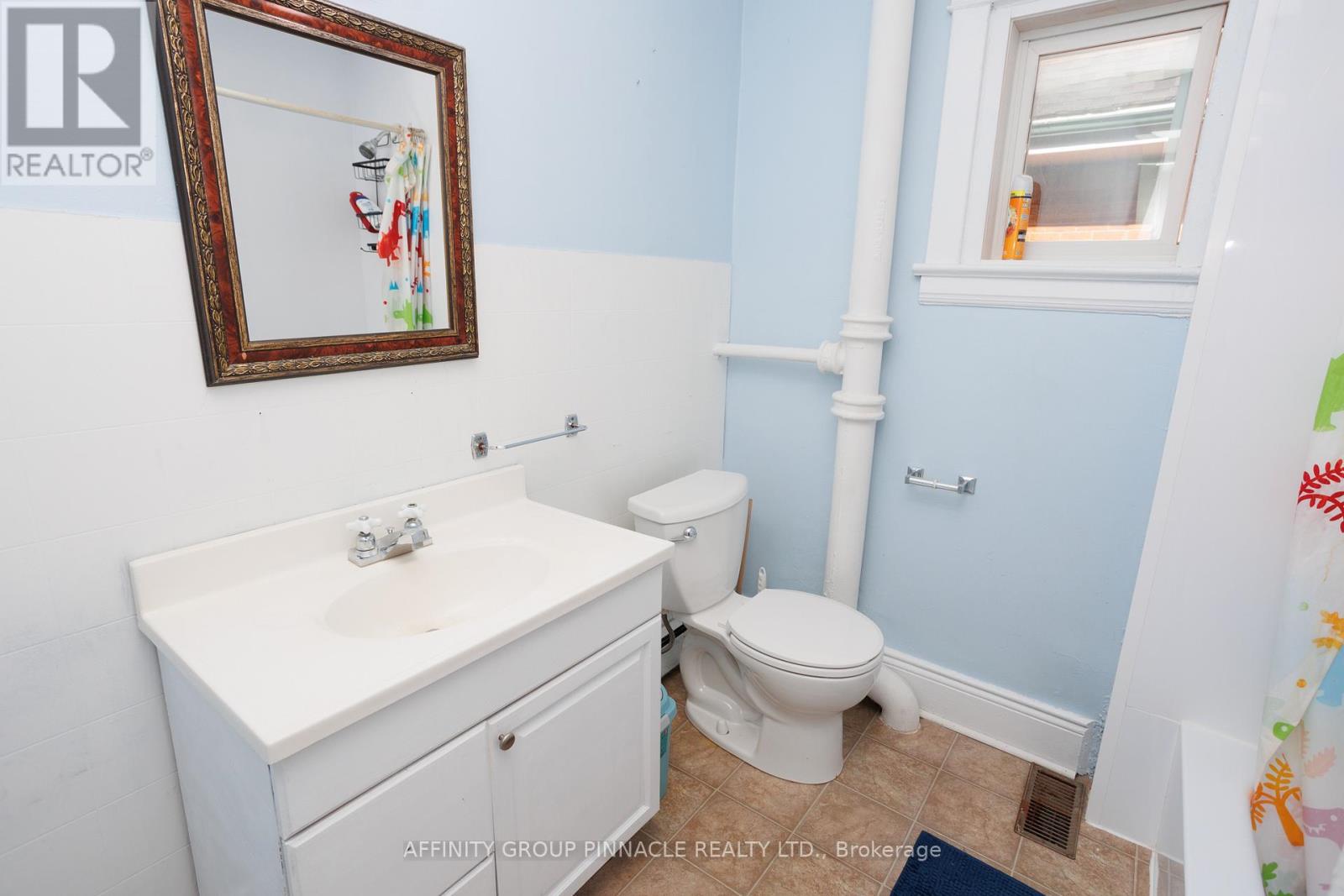 72 Melbourne Street W, Kawartha Lakes (Lindsay), Ontario  K9V 2T3 - Photo 22 - X12189646
