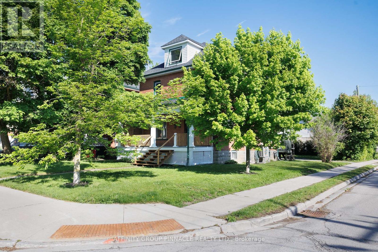 72 Melbourne Street W, Kawartha Lakes (Lindsay), Ontario  K9V 2T3 - Photo 3 - X12189646