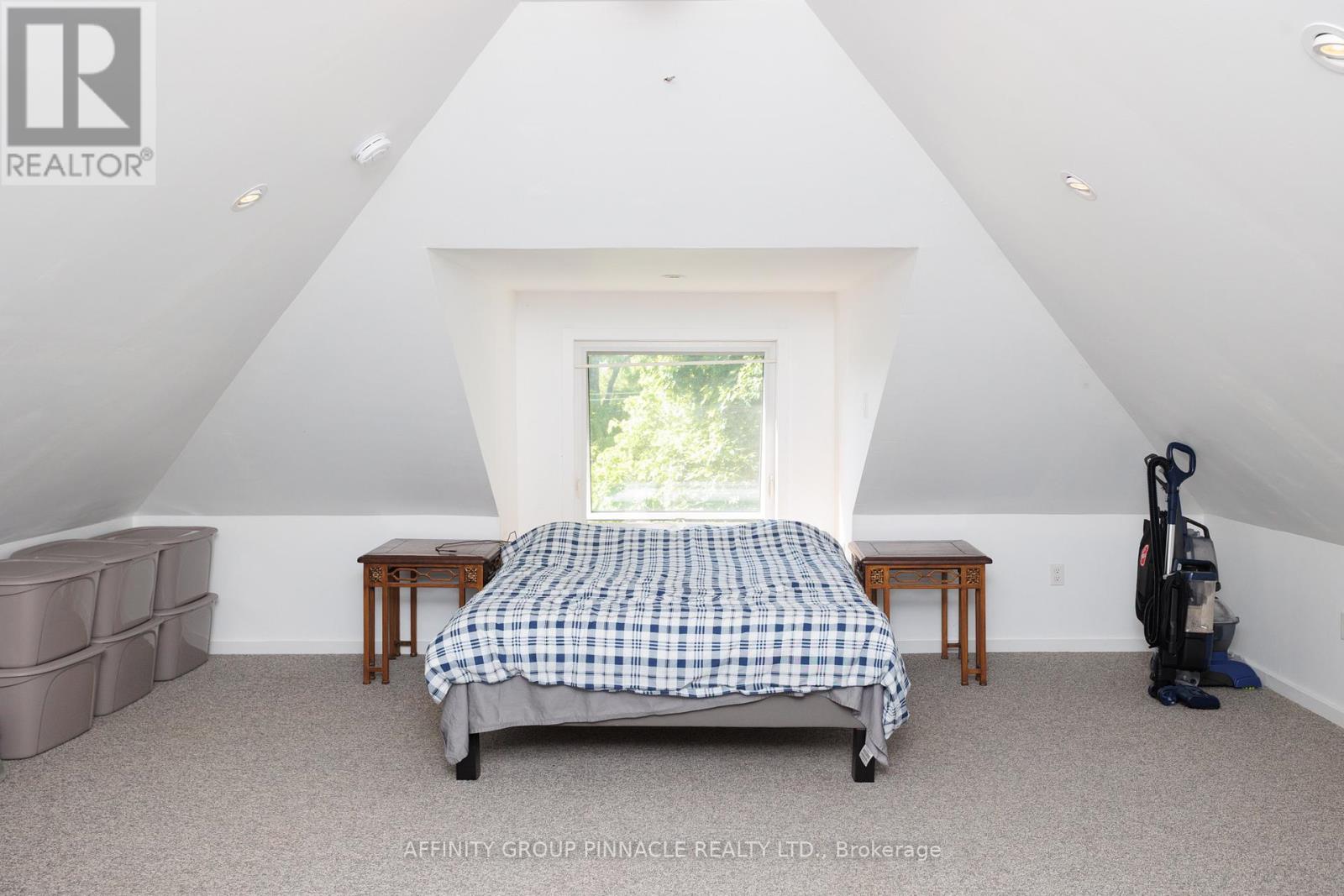 72 Melbourne Street W, Kawartha Lakes (Lindsay), Ontario  K9V 2T3 - Photo 34 - X12189646