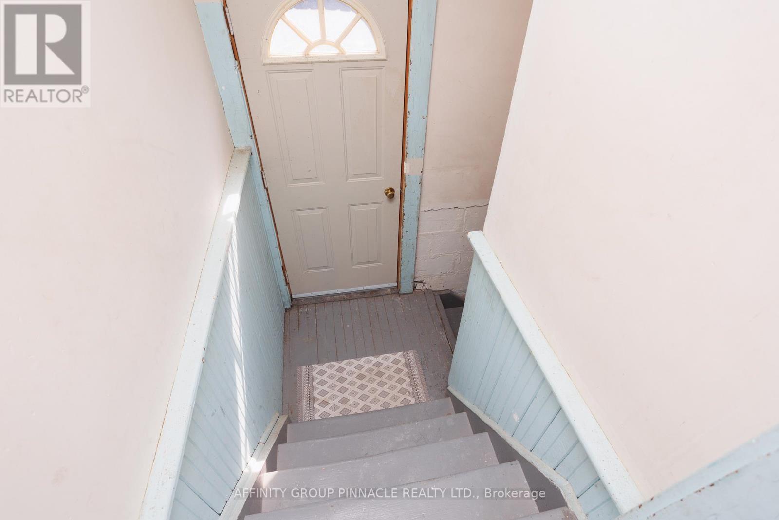 72 Melbourne Street W, Kawartha Lakes (Lindsay), Ontario  K9V 2T3 - Photo 38 - X12189646