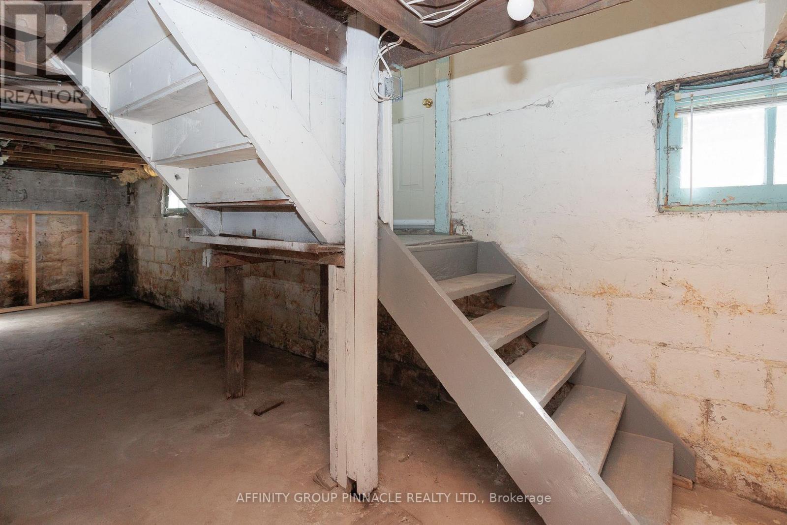 72 Melbourne Street W, Kawartha Lakes (Lindsay), Ontario  K9V 2T3 - Photo 40 - X12189646