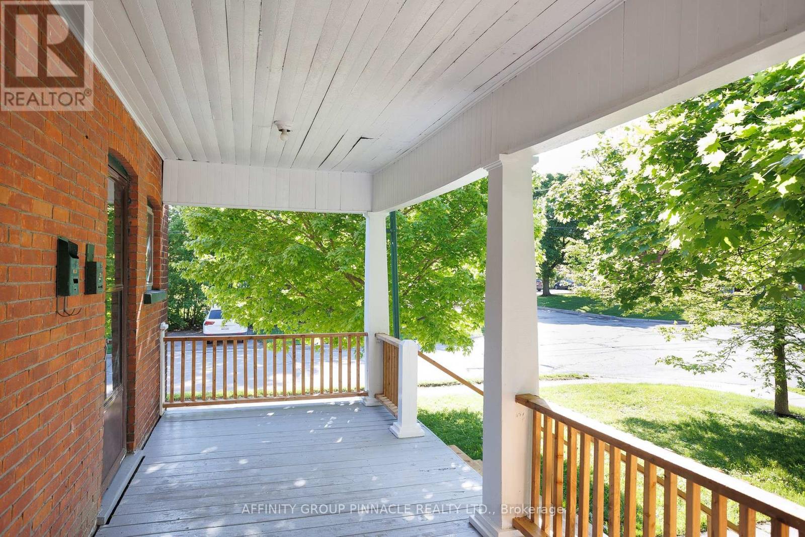 72 Melbourne Street W, Kawartha Lakes (Lindsay), Ontario  K9V 2T3 - Photo 5 - X12189646