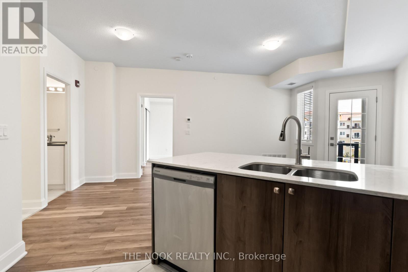 301 - 50 Lakebreeze Drive, Clarington (Newcastle), Ontario  L1B 0V9 - Photo 11 - E12189830