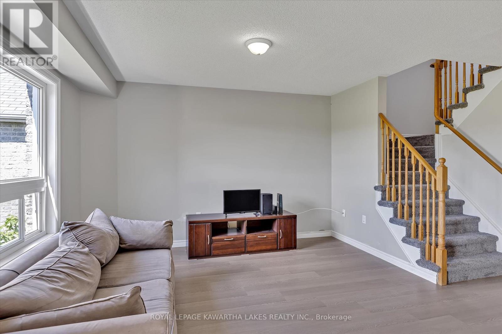 55 Truax Street, Kawartha Lakes (Lindsay), Ontario  K9V 0E3 - Photo 10 - X12189900