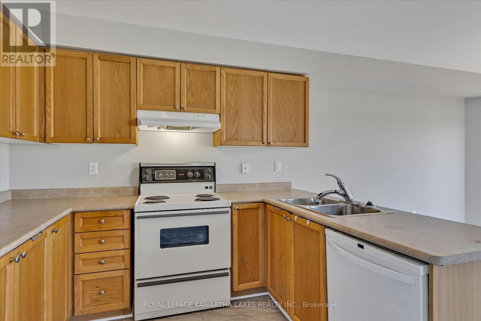 55 Truax Street, Kawartha Lakes (Lindsay), Ontario  K9V 0E3 - Photo 12 - X12189900