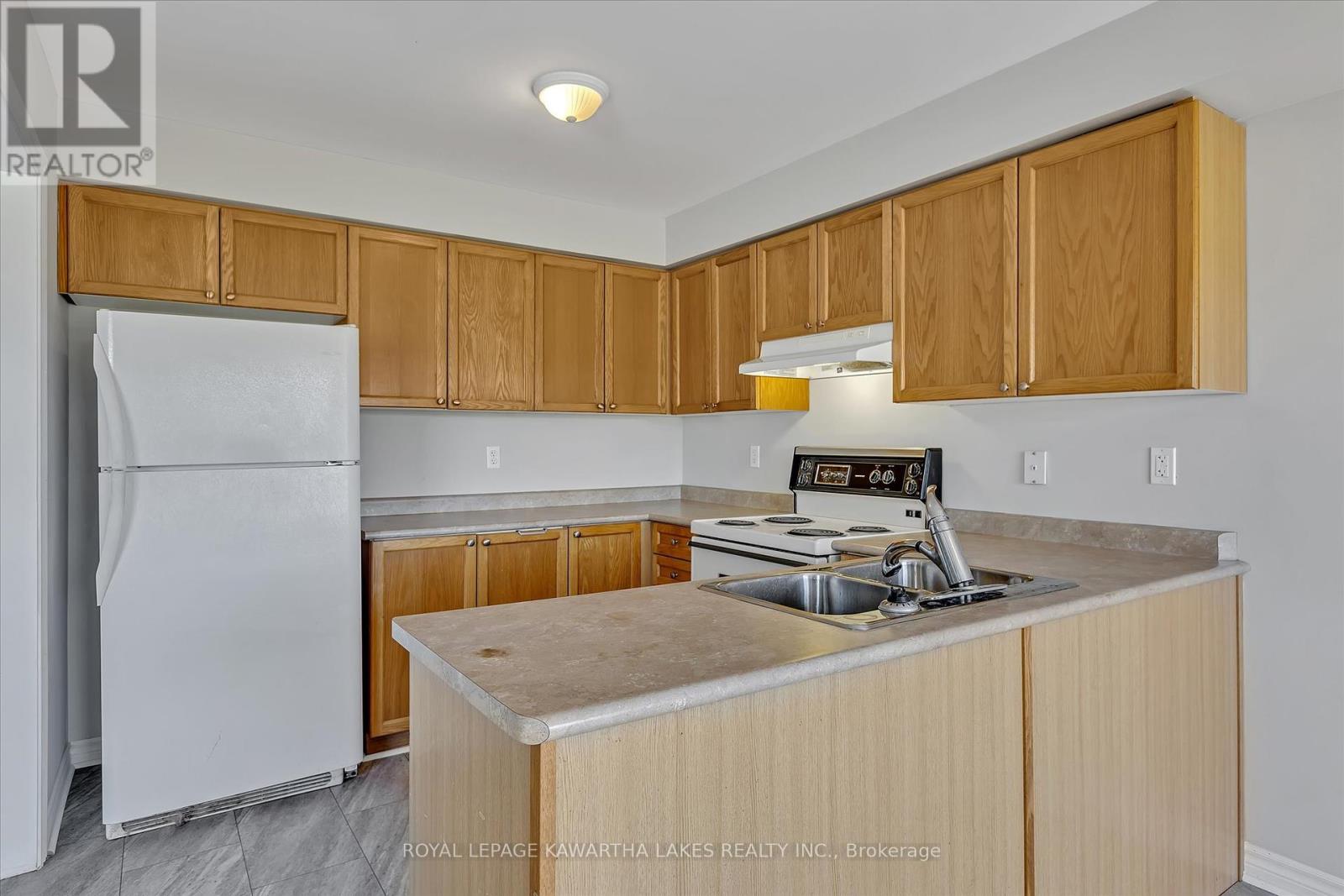 55 Truax Street, Kawartha Lakes (Lindsay), Ontario  K9V 0E3 - Photo 15 - X12189900