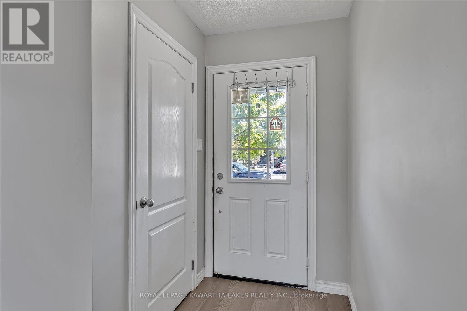 55 Truax Street, Kawartha Lakes (Lindsay), Ontario  K9V 0E3 - Photo 5 - X12189900