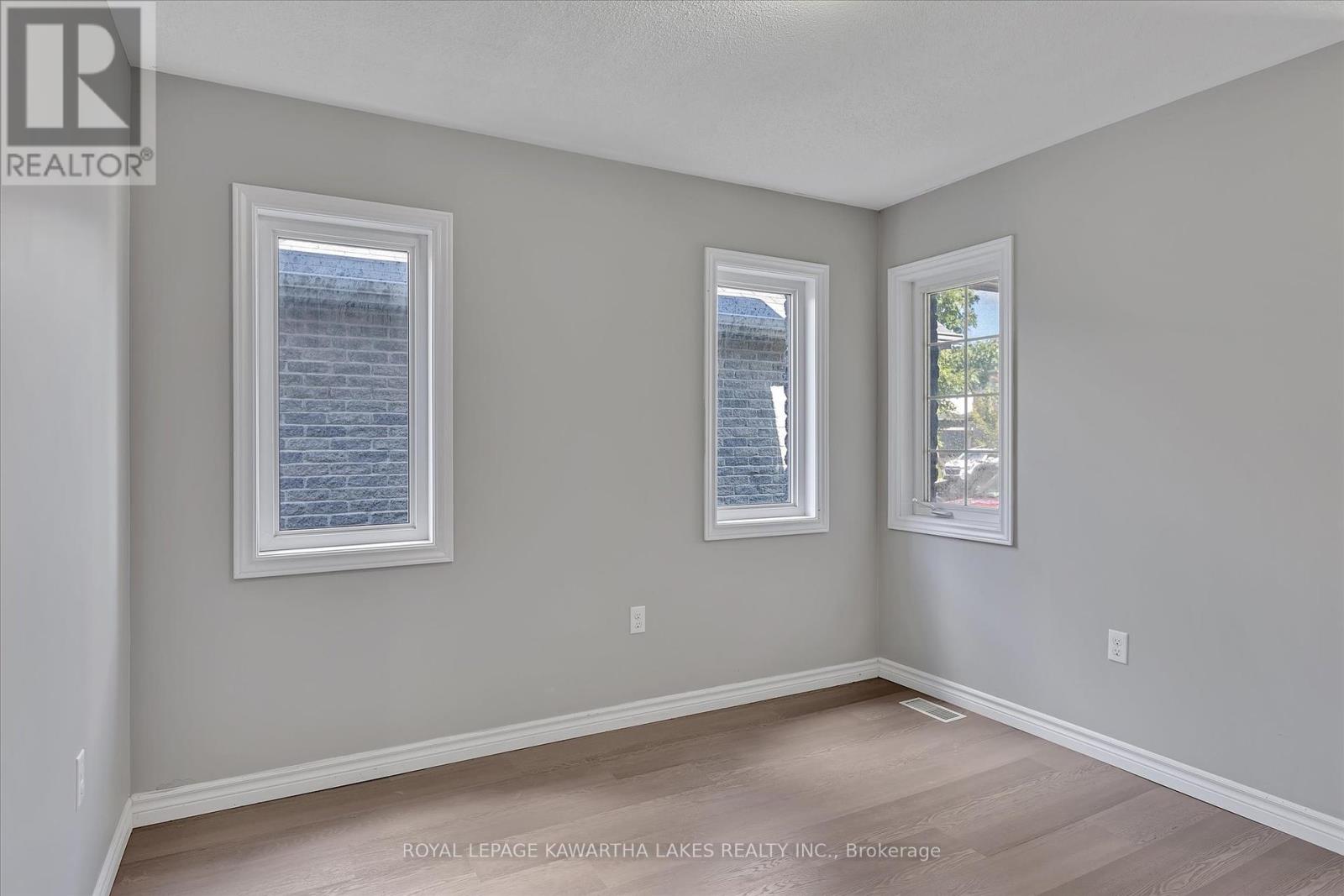 55 Truax Street, Kawartha Lakes (Lindsay), Ontario  K9V 0E3 - Photo 6 - X12189900