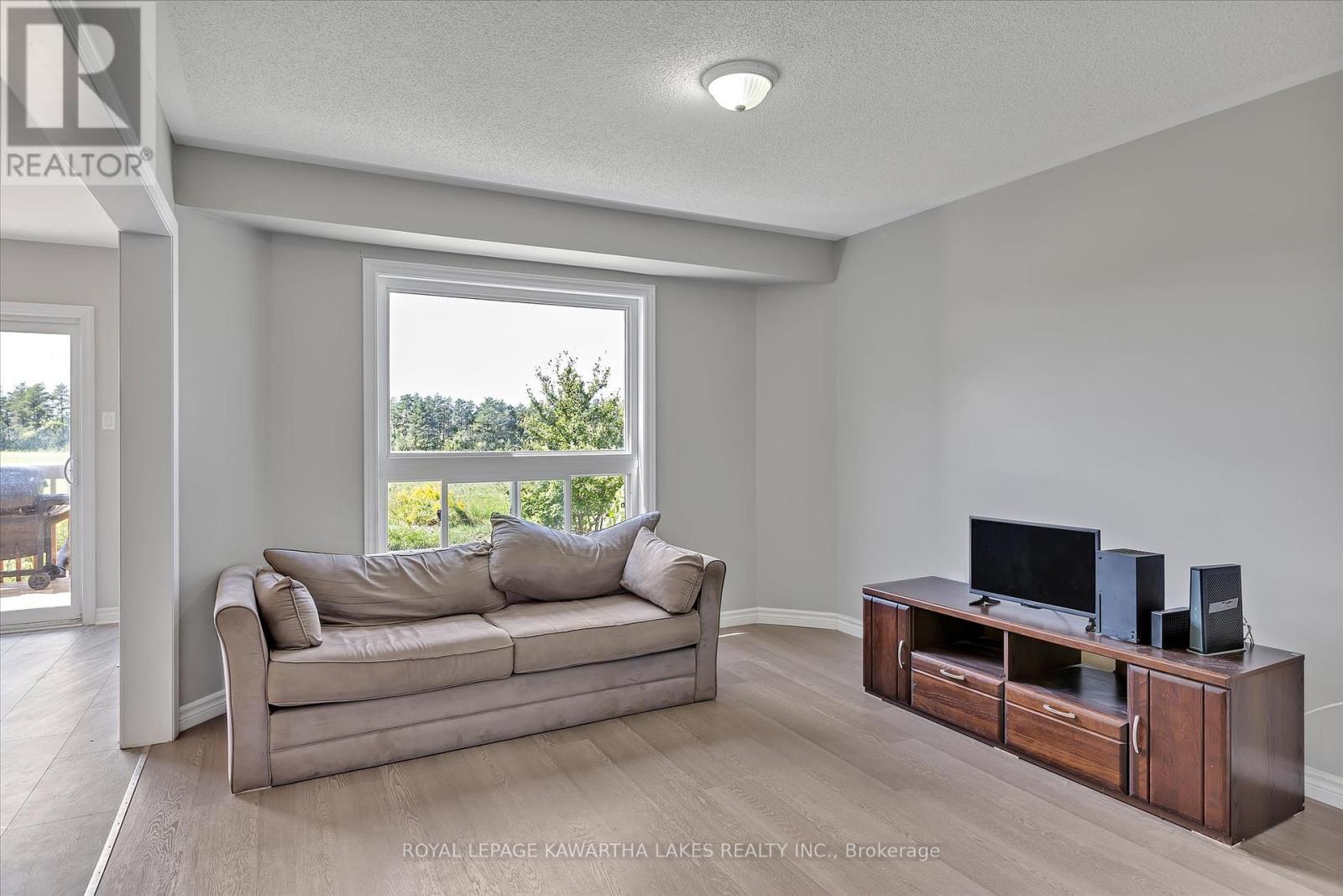 55 Truax Street, Kawartha Lakes (Lindsay), Ontario  K9V 0E3 - Photo 9 - X12189900
