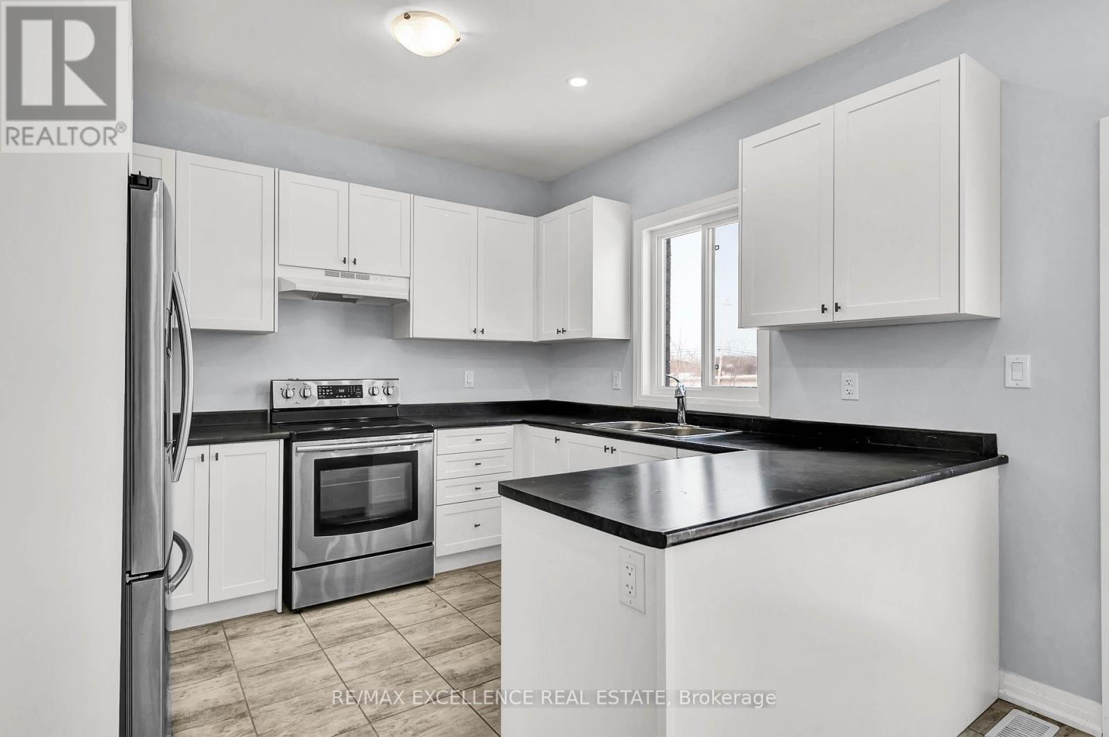 6 Burrows Court, Kawartha Lakes (Ops), Ontario  K9V 0P6 - Photo 11 - X12190875