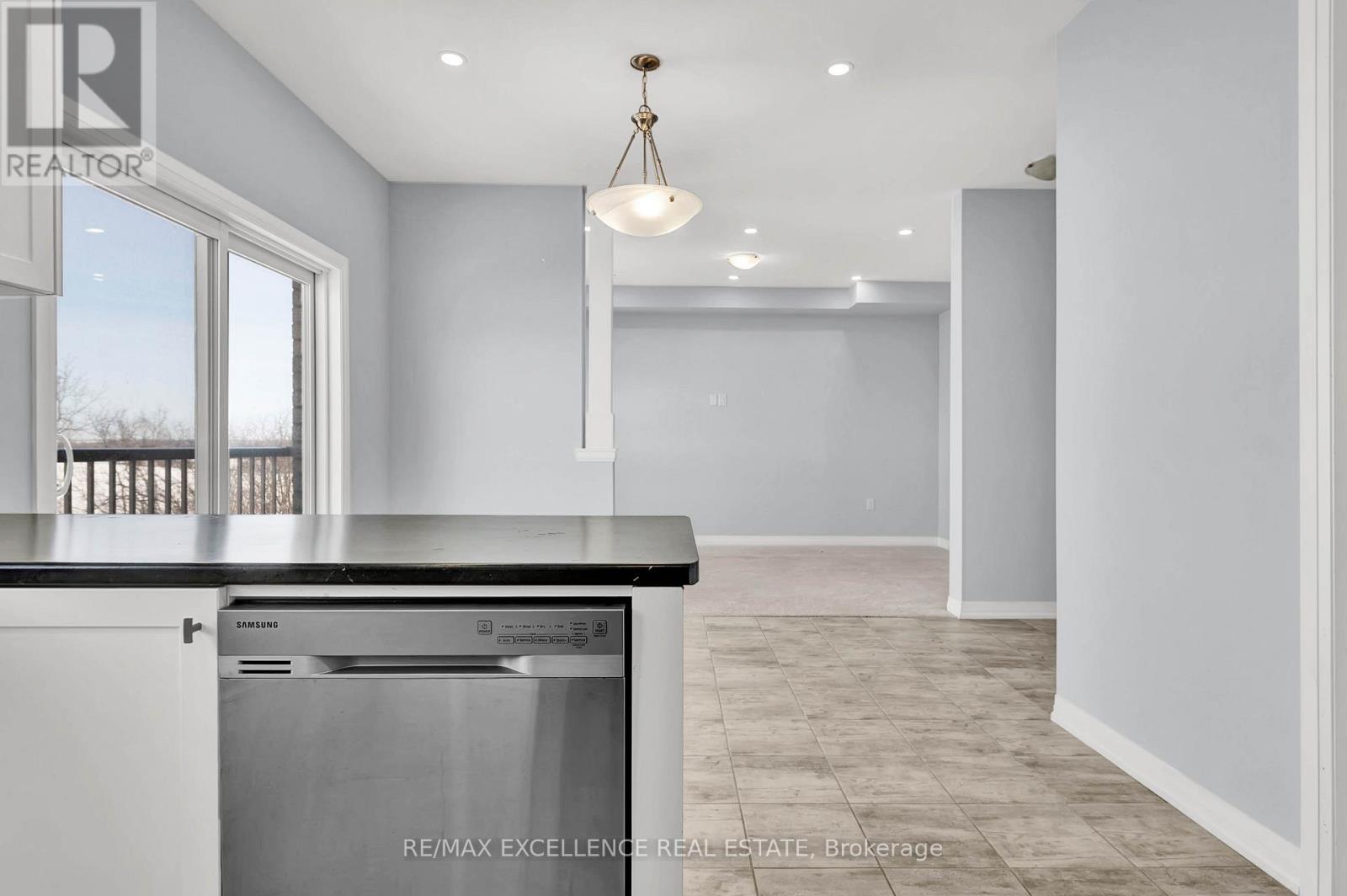 6 Burrows Court, Kawartha Lakes (Ops), Ontario  K9V 0P6 - Photo 12 - X12190875