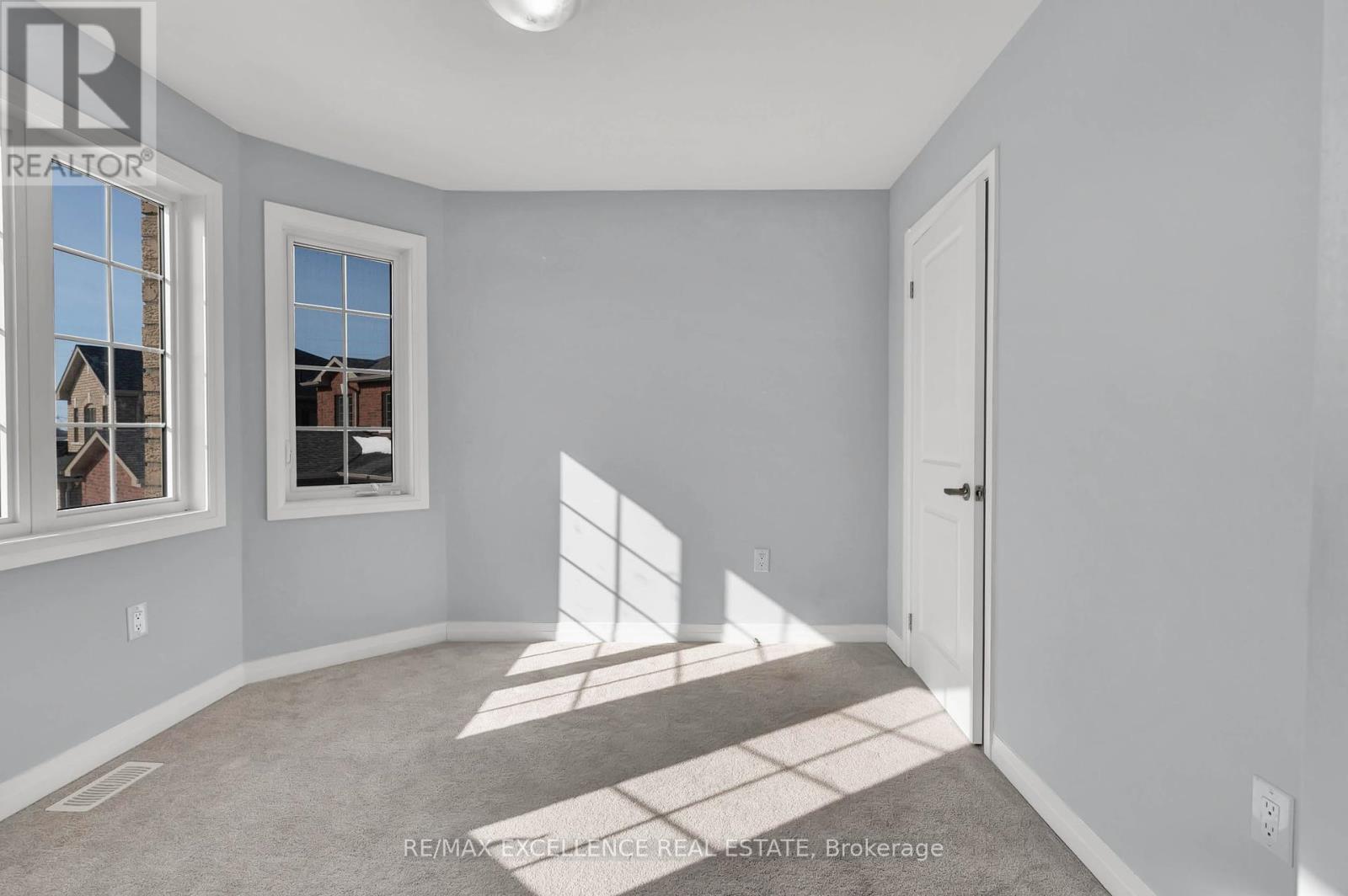 6 Burrows Court, Kawartha Lakes (Ops), Ontario  K9V 0P6 - Photo 30 - X12190875
