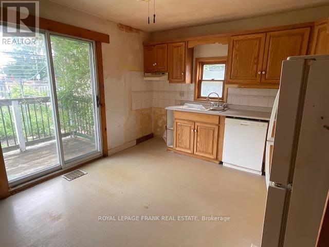 935 Ford Street, Peterborough Central (South), Ontario  K9J 5V2 - Photo 12 - X12191263