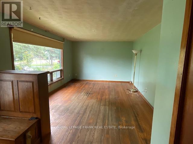 935 Ford Street, Peterborough Central (South), Ontario  K9J 5V2 - Photo 6 - X12191263