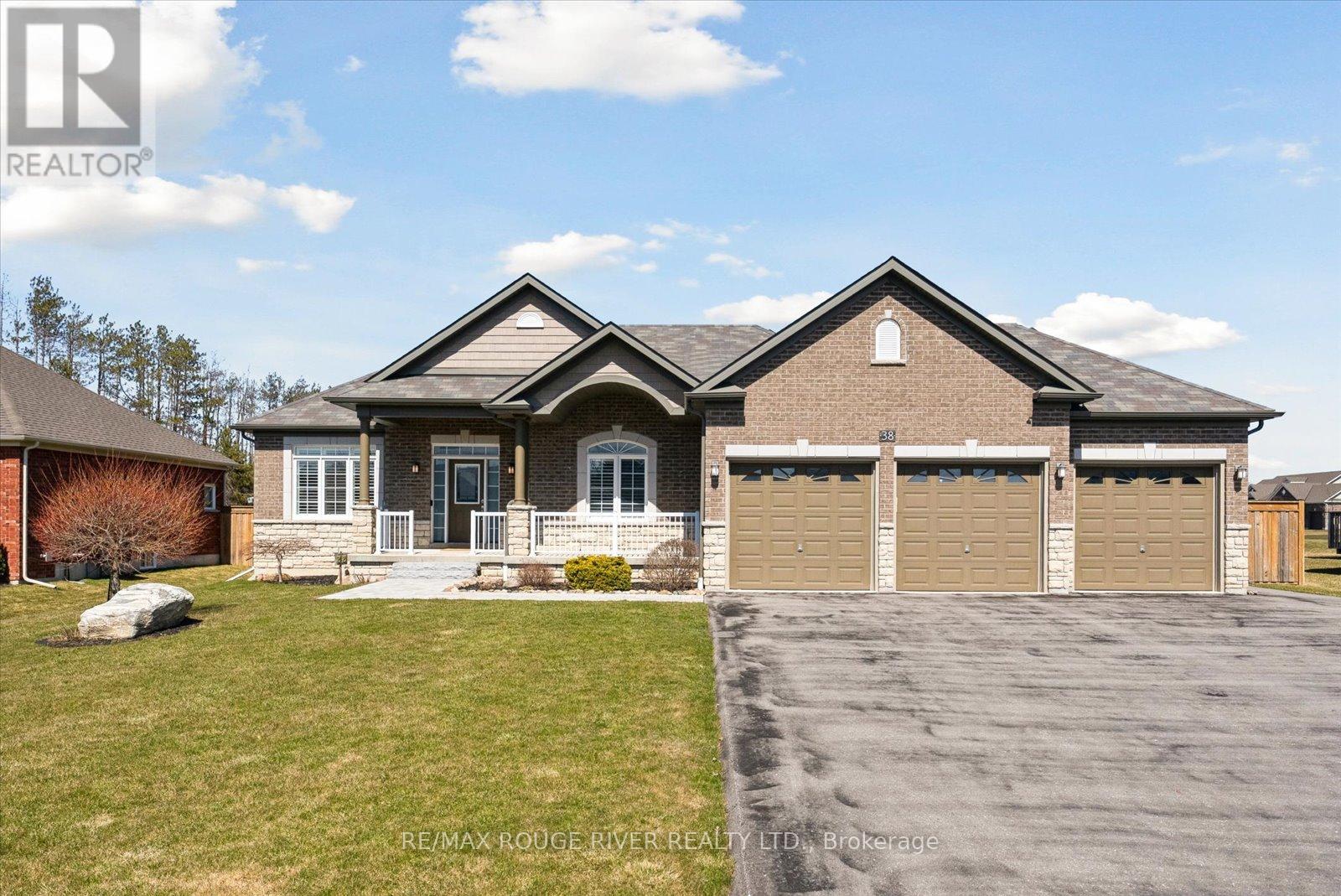 38 CHARLES TILLEY CRESCENT, clarington, Ontario