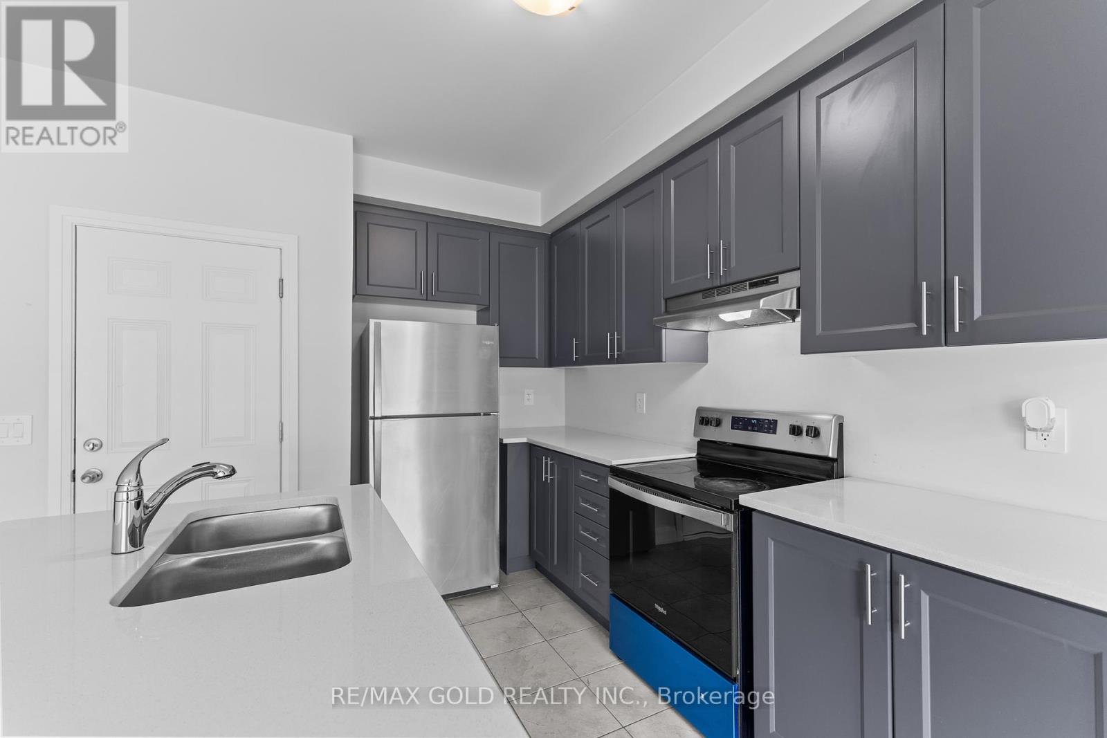 136 Corley Street, Kawartha Lakes (Lindsay), Ontario  K9V 0R4 - Photo 15 - X12191440