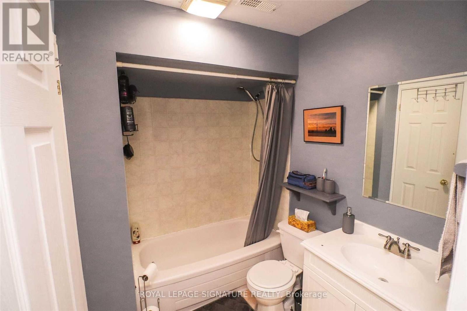 Bsmt - 329 Spillsbury Drive, Peterborough West (South), Ontario  K9K 2S1 - Photo 7 - X12191560