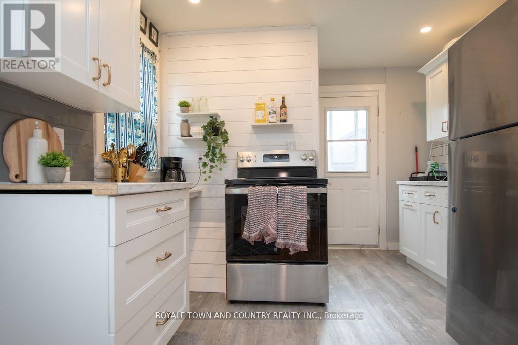 32 Adelaide Street S, Kawartha Lakes (Lindsay), Ontario  K9V 3J7 - Photo 10 - X12191882