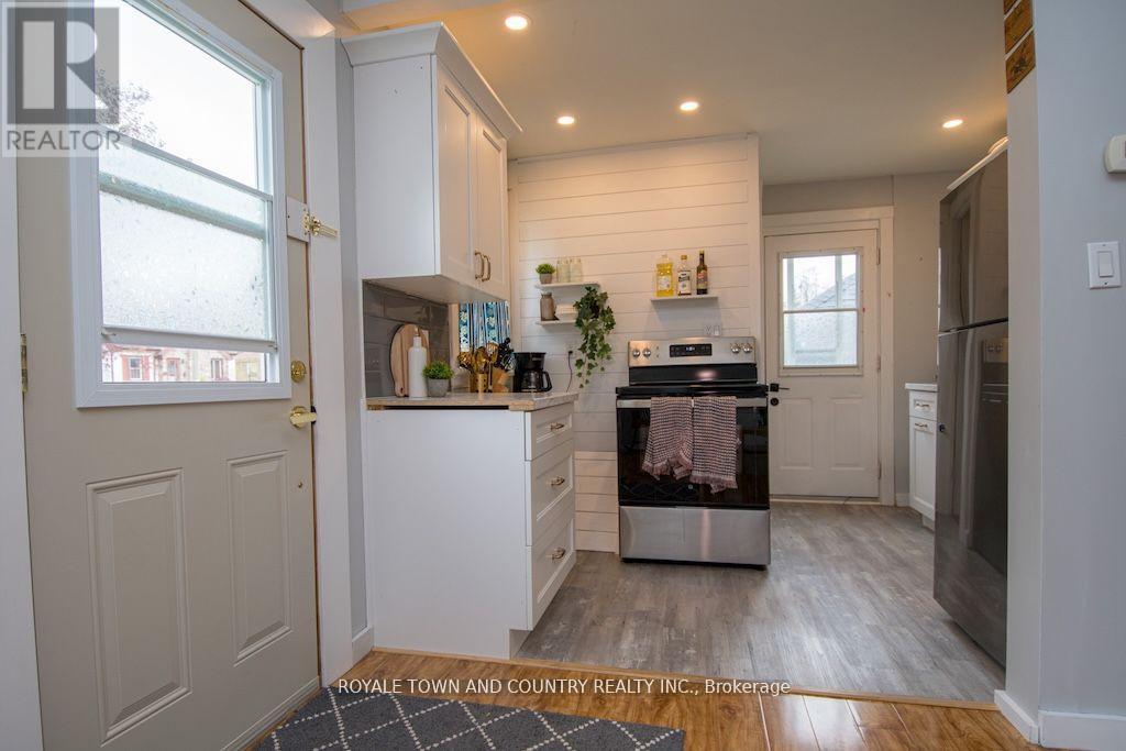 32 Adelaide Street S, Kawartha Lakes (Lindsay), Ontario  K9V 3J7 - Photo 4 - X12191882