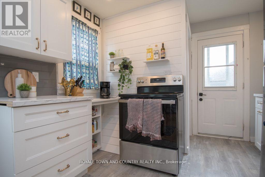 32 Adelaide Street S, Kawartha Lakes (Lindsay), Ontario  K9V 3J7 - Photo 5 - X12191882