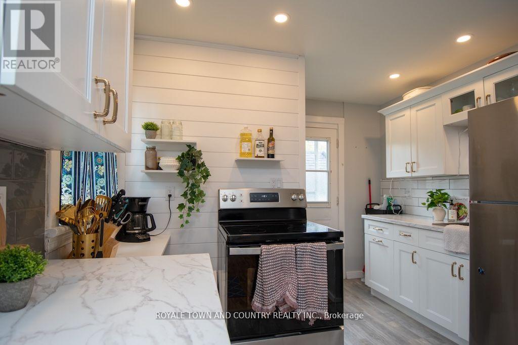 32 Adelaide Street S, Kawartha Lakes (Lindsay), Ontario  K9V 3J7 - Photo 6 - X12191882