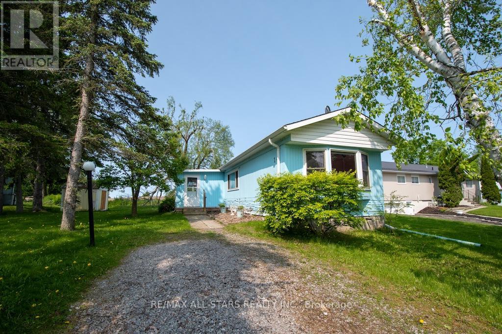 14 Hill Street, Kawartha Lakes (Lindsay), Ontario  K9V 4R1 - Photo 5 - X12192150