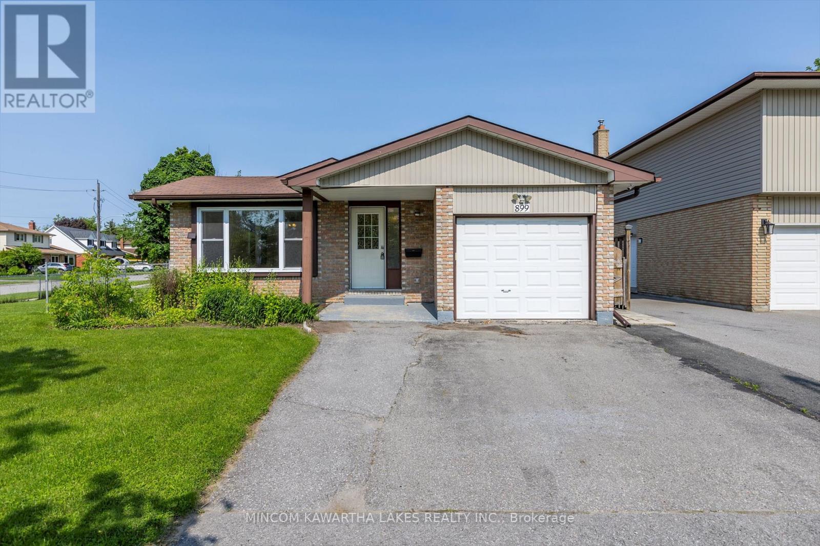 <h3>$599,900</h3><p>899 Ashdale Crescent W, Peterborough East (North), Ontario</p>