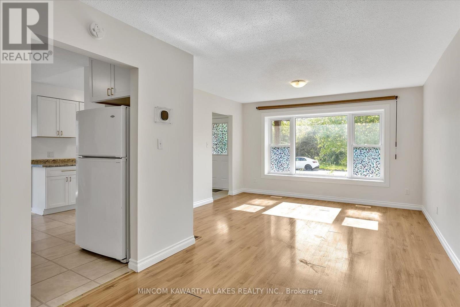 899 Ashdale Crescent W, Peterborough East (North), Ontario  K9H 7H6 - Photo 10 - X12192231