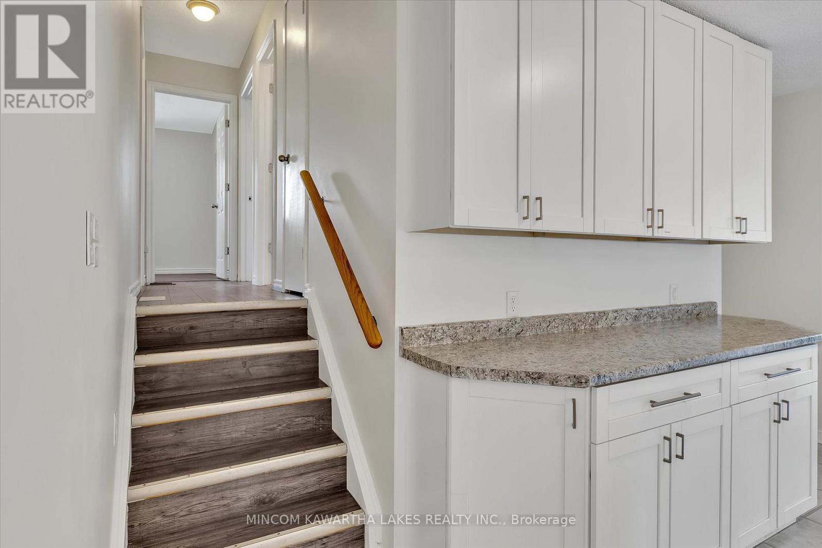 899 Ashdale Crescent W, Peterborough East (North), Ontario  K9H 7H6 - Photo 18 - X12192231