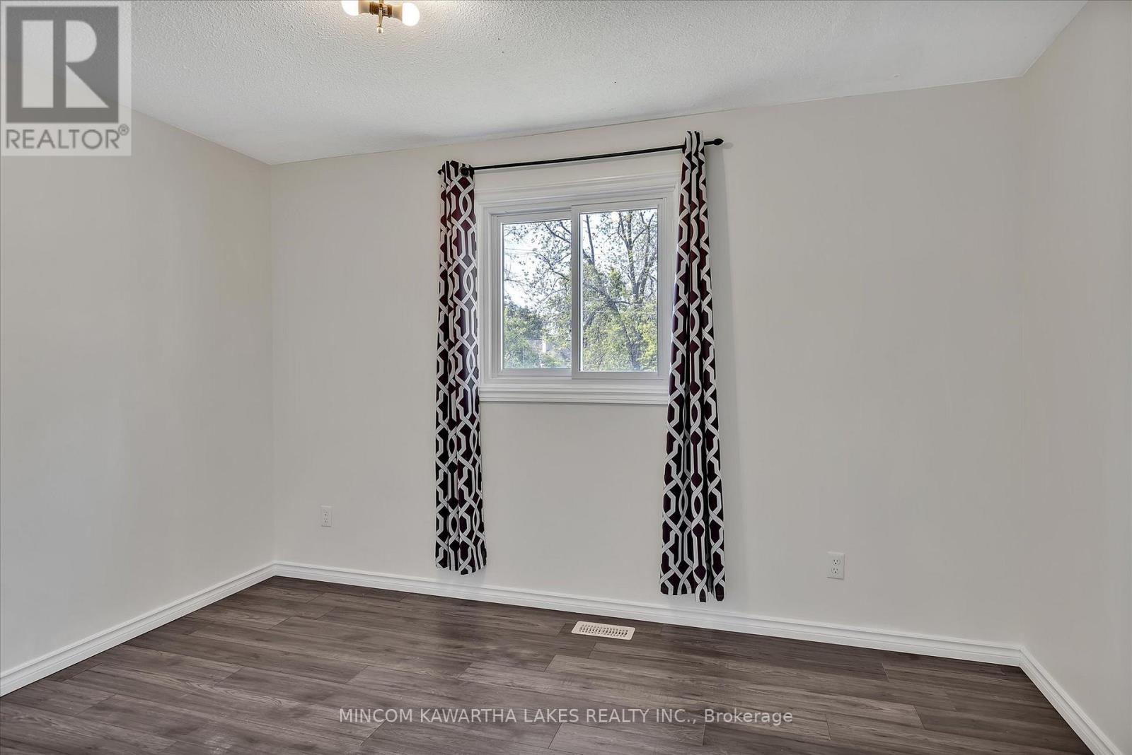 899 Ashdale Crescent W, Peterborough East (North), Ontario  K9H 7H6 - Photo 26 - X12192231