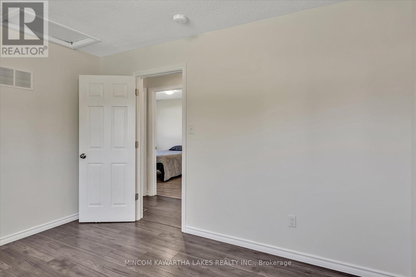 899 Ashdale Crescent W, Peterborough East (North), Ontario  K9H 7H6 - Photo 27 - X12192231