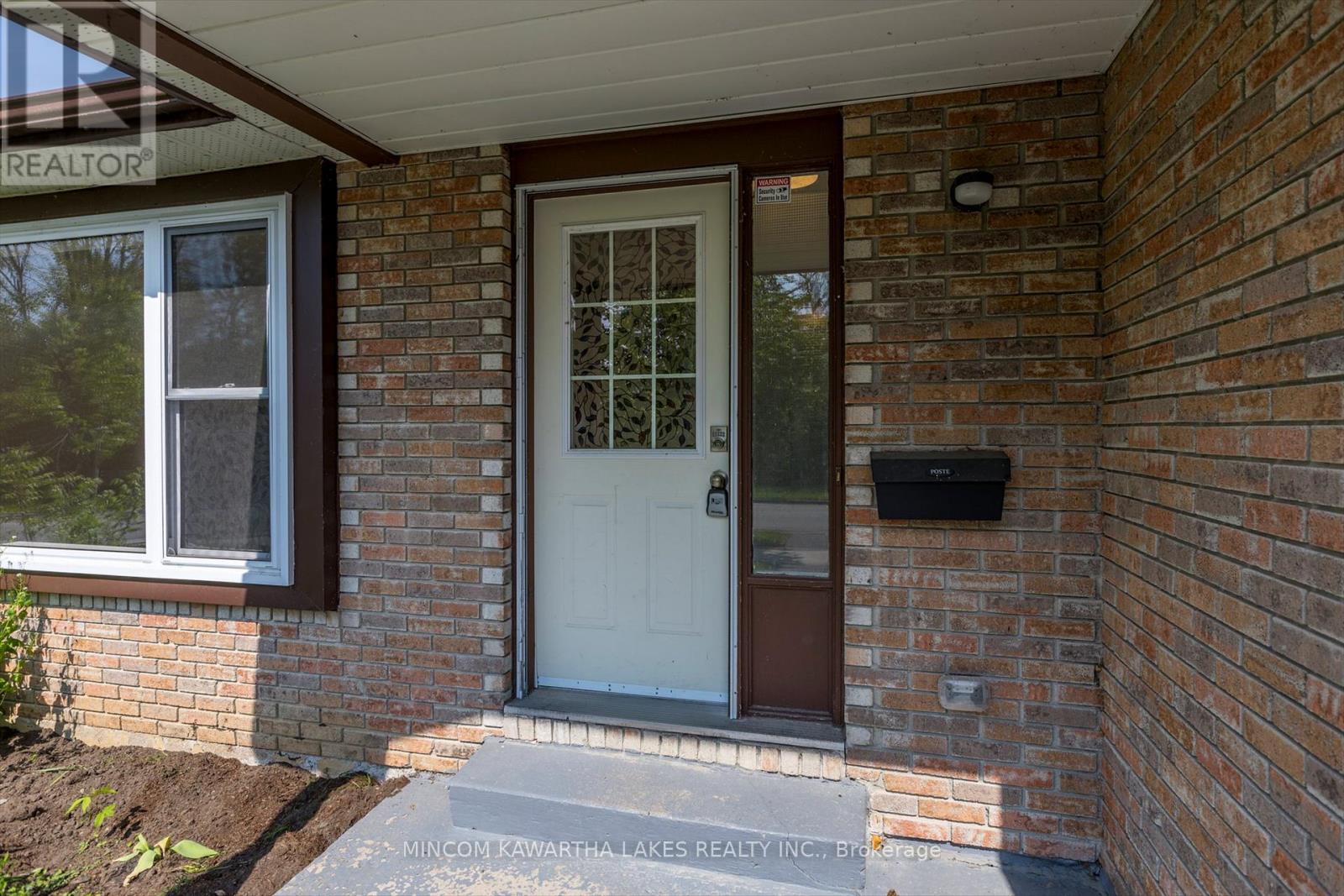 899 Ashdale Crescent W, Peterborough East (North), Ontario  K9H 7H6 - Photo 3 - X12192231