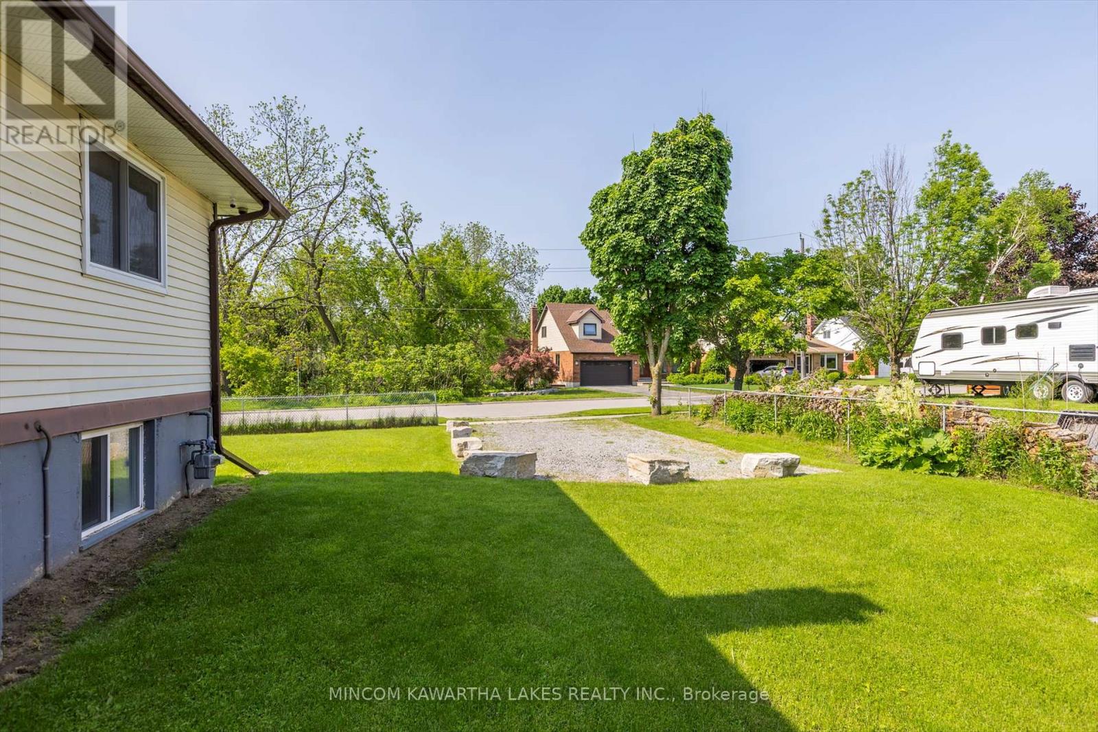 899 Ashdale Crescent W, Peterborough East (North), Ontario  K9H 7H6 - Photo 38 - X12192231