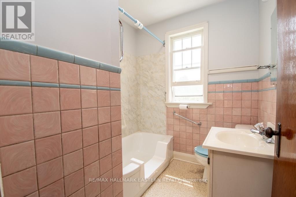 2449 Lansdowne Street W, Cavan Monaghan (Cavan-Monaghan), Ontario  K9J 6X4 - Photo 21 - X12192373