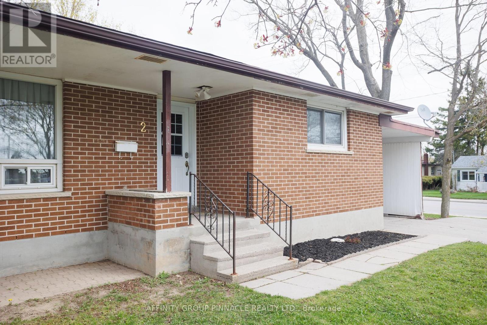 2 Maple Crescent, Kawartha Lakes (Lindsay), Ontario  K9V 2R7 - Photo 5 - X12192907