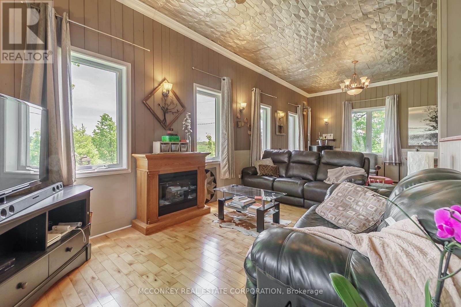 2385 Northey's Road, Selwyn, Ontario  K0L 2H0 - Photo 15 - X12192958