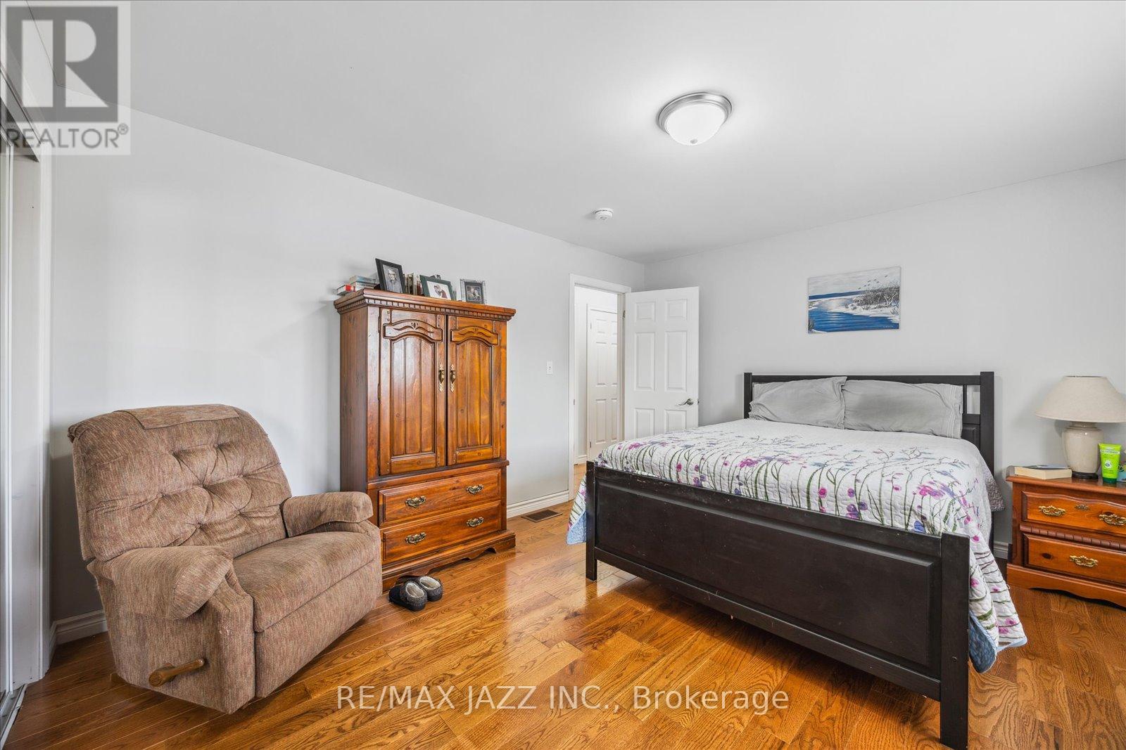 39 Mcgibbon Boulevard, Kawartha Lakes (Lindsay), Ontario  K9V 6G4 - Photo 11 - X12192979
