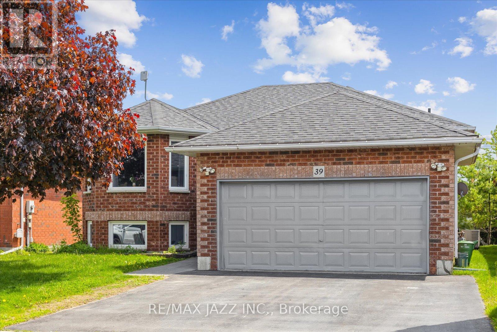 39 Mcgibbon Boulevard, Kawartha Lakes (Lindsay), Ontario  K9V 6G4 - Photo 2 - X12192979