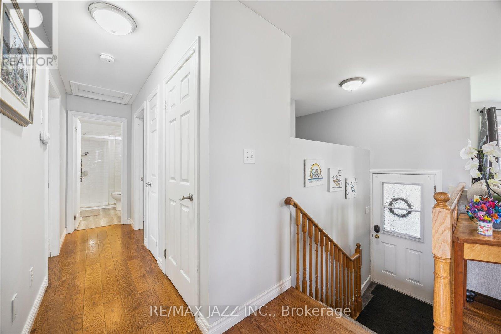 39 Mcgibbon Boulevard, Kawartha Lakes (Lindsay), Ontario  K9V 6G4 - Photo 4 - X12192979