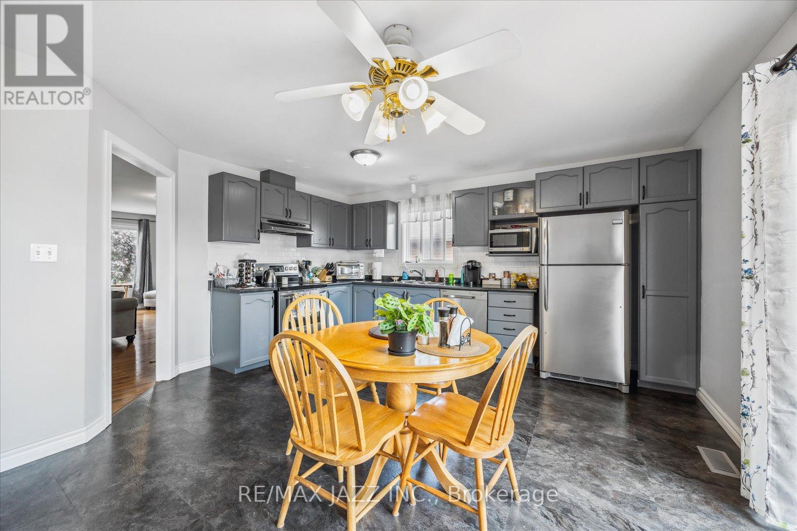 39 Mcgibbon Boulevard, Kawartha Lakes (Lindsay), Ontario  K9V 6G4 - Photo 6 - X12192979