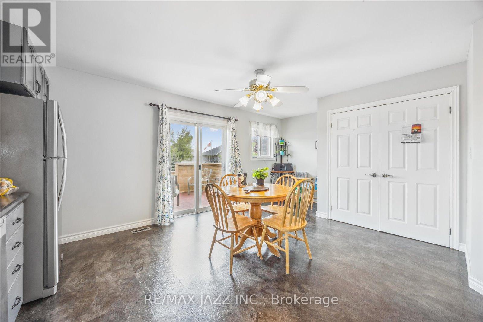 39 Mcgibbon Boulevard, Kawartha Lakes (Lindsay), Ontario  K9V 6G4 - Photo 8 - X12192979