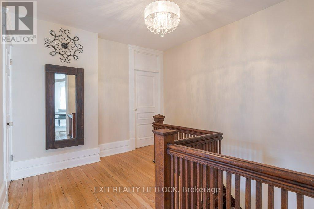 141 Hunter Street E, Peterborough East (Central), Ontario  K9H 1G7 - Photo 12 - X12193036