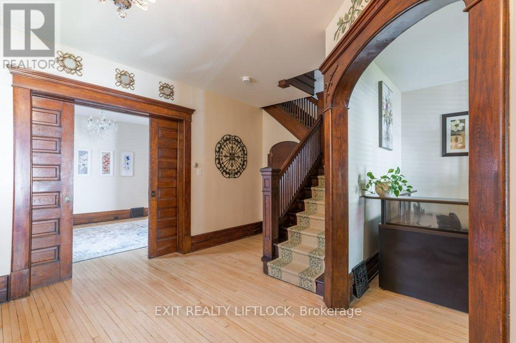 141 Hunter Street E, Peterborough East (Central), Ontario  K9H 1G7 - Photo 3 - X12193036