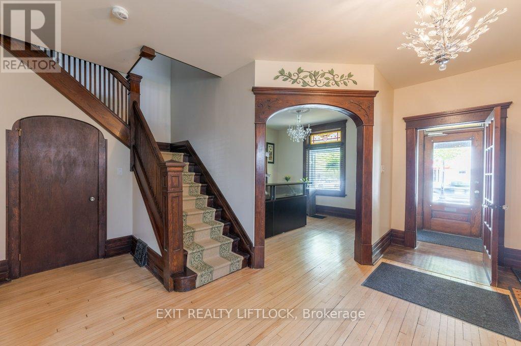 141 Hunter Street E, Peterborough East (Central), Ontario  K9H 1G7 - Photo 4 - X12193036
