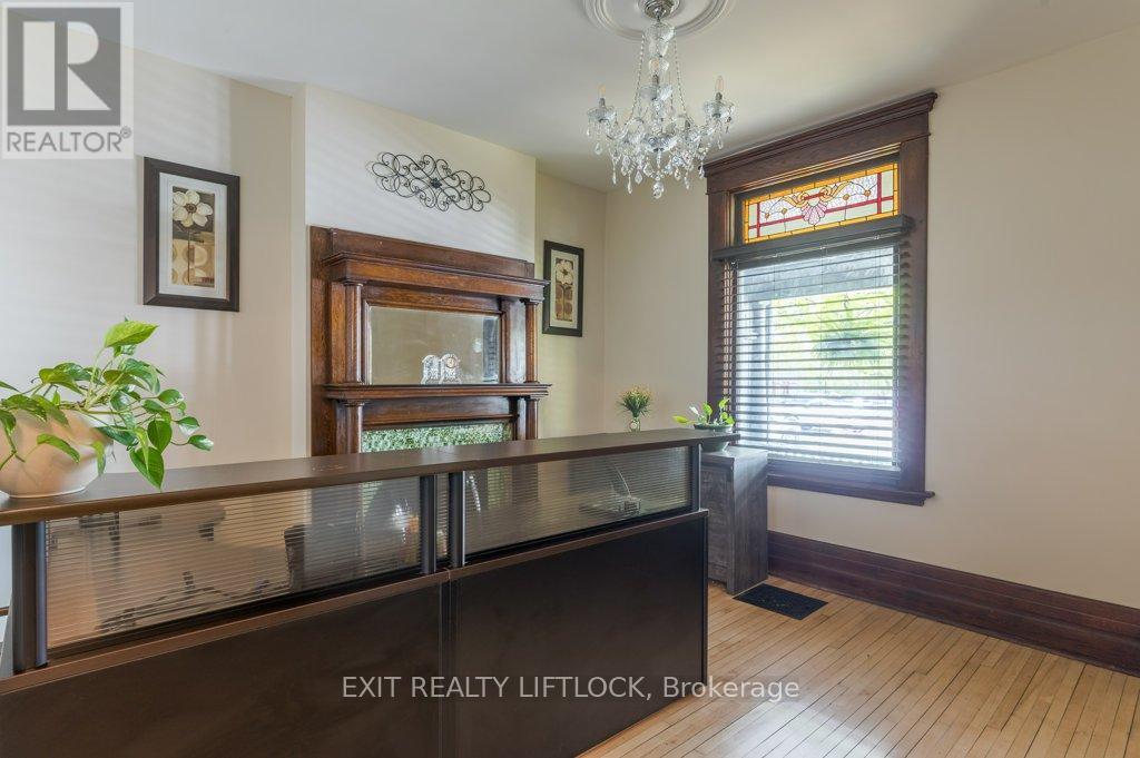141 Hunter Street E, Peterborough East (Central), Ontario  K9H 1G7 - Photo 5 - X12193036