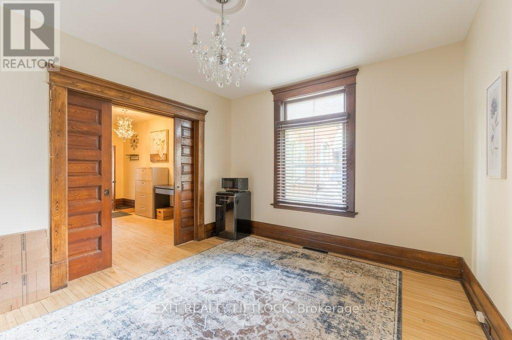 141 Hunter Street E, Peterborough East (Central), Ontario  K9H 1G7 - Photo 6 - X12193036