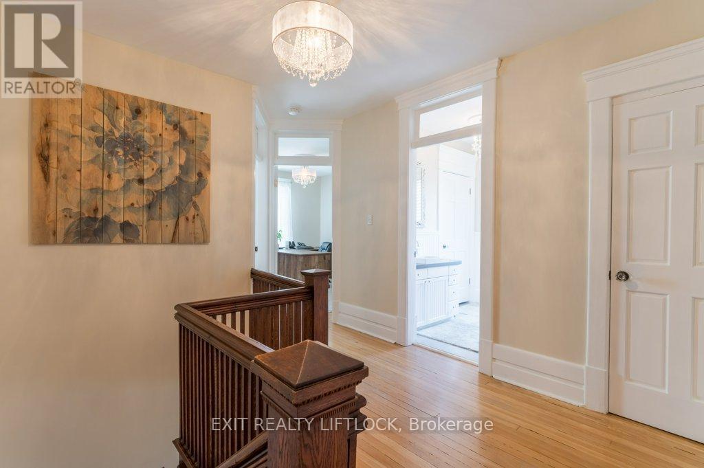 141 Hunter Street E, Peterborough East (Central), Ontario  K9H 1G7 - Photo 8 - X12193036