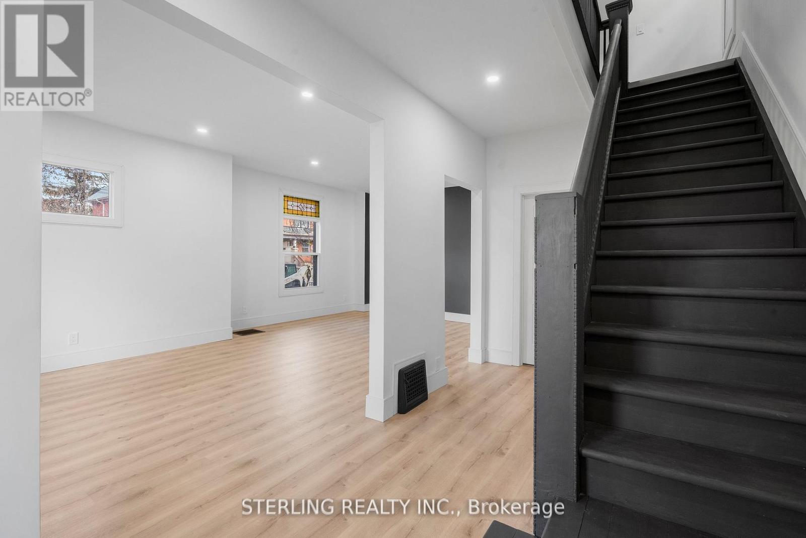 200 Stewart Street, Peterborough (Downtown), Ontario  K9J 3M5 - Photo 4 - X12193166