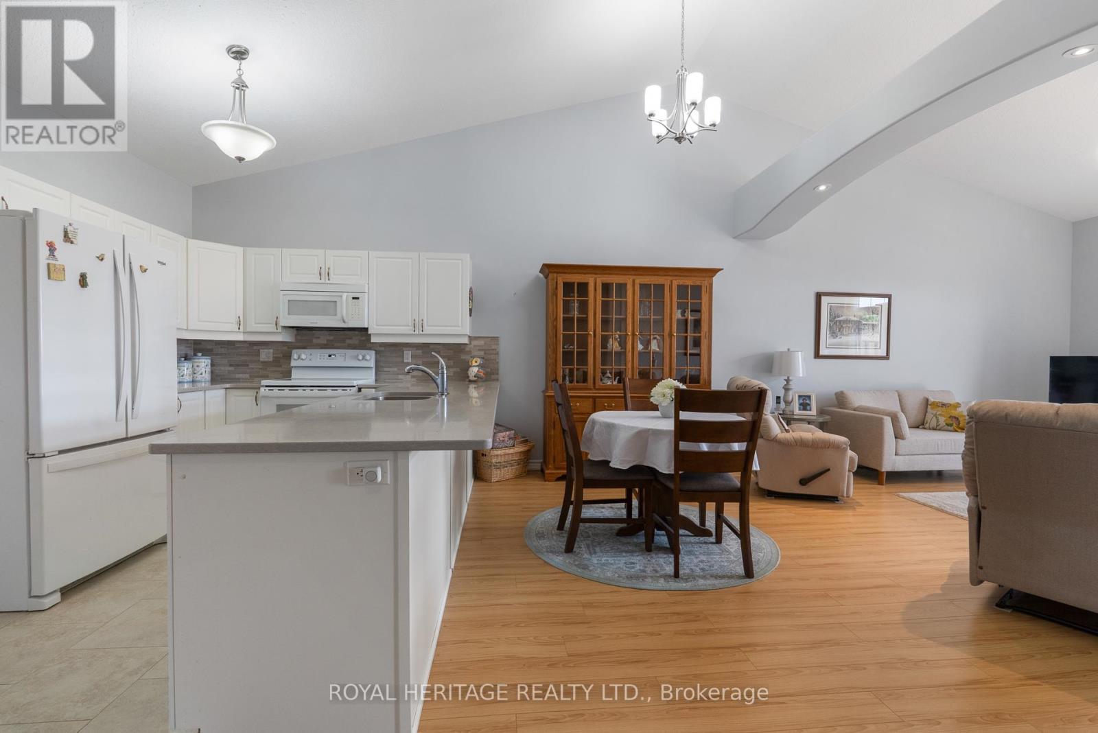 80 Chadwin Drive, Kawartha Lakes (Lindsay), Ontario  K9V 0E9 - Photo 10 - X12194235