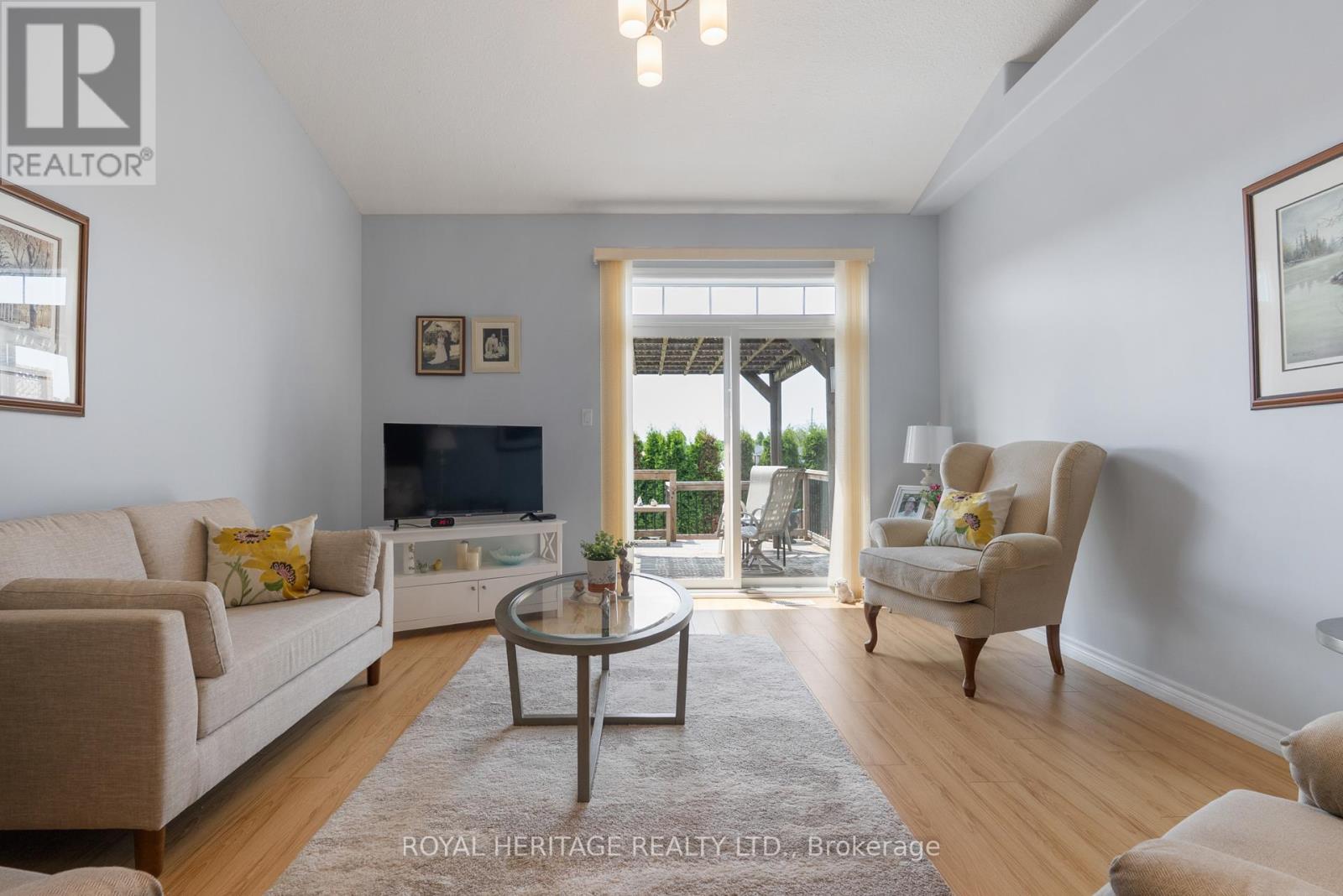 80 Chadwin Drive, Kawartha Lakes (Lindsay), Ontario  K9V 0E9 - Photo 2 - X12194235